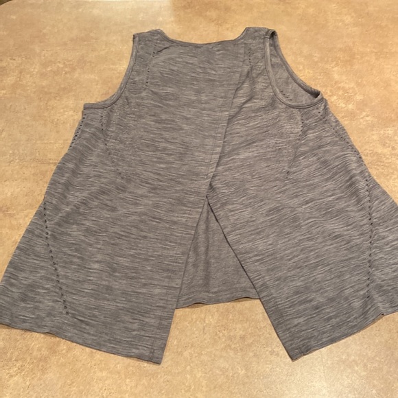 Womens Athleta tank size medium - Picture 6 of 7